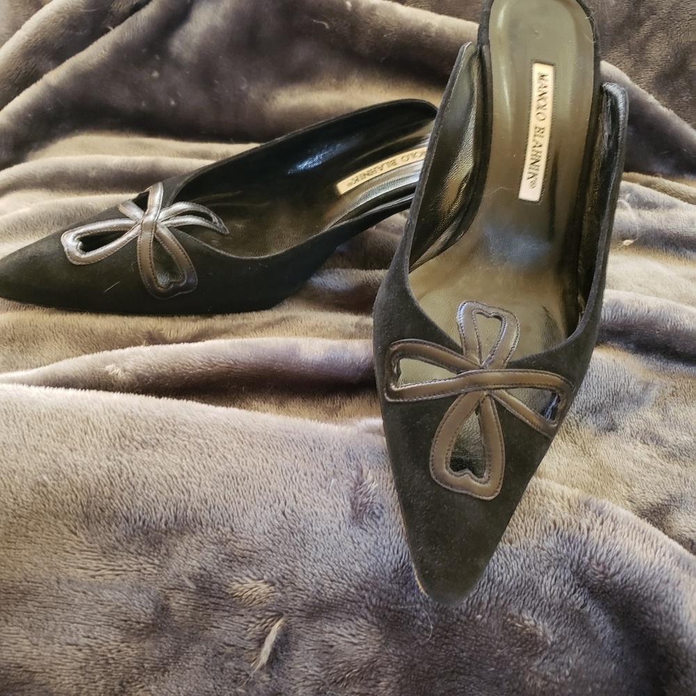 Manolo Blahnik black suede mules, size 40